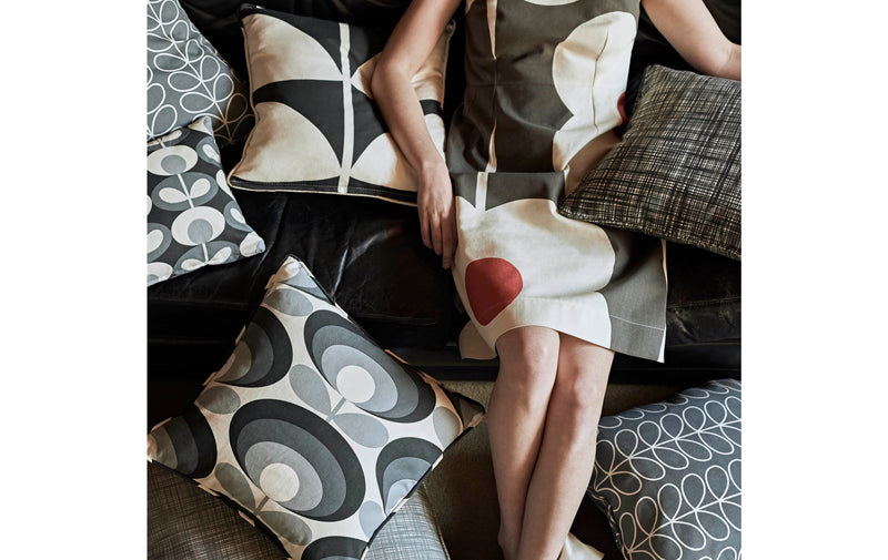 Orla Kiely 70s Flower Oval Cool Grey