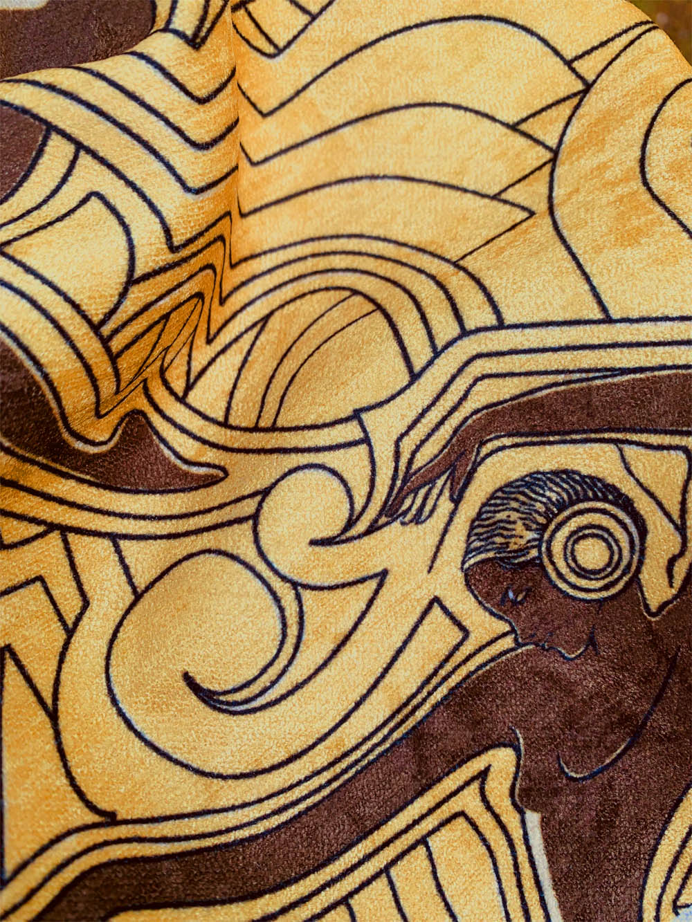 Deco Eclectic La Danse velvet gold